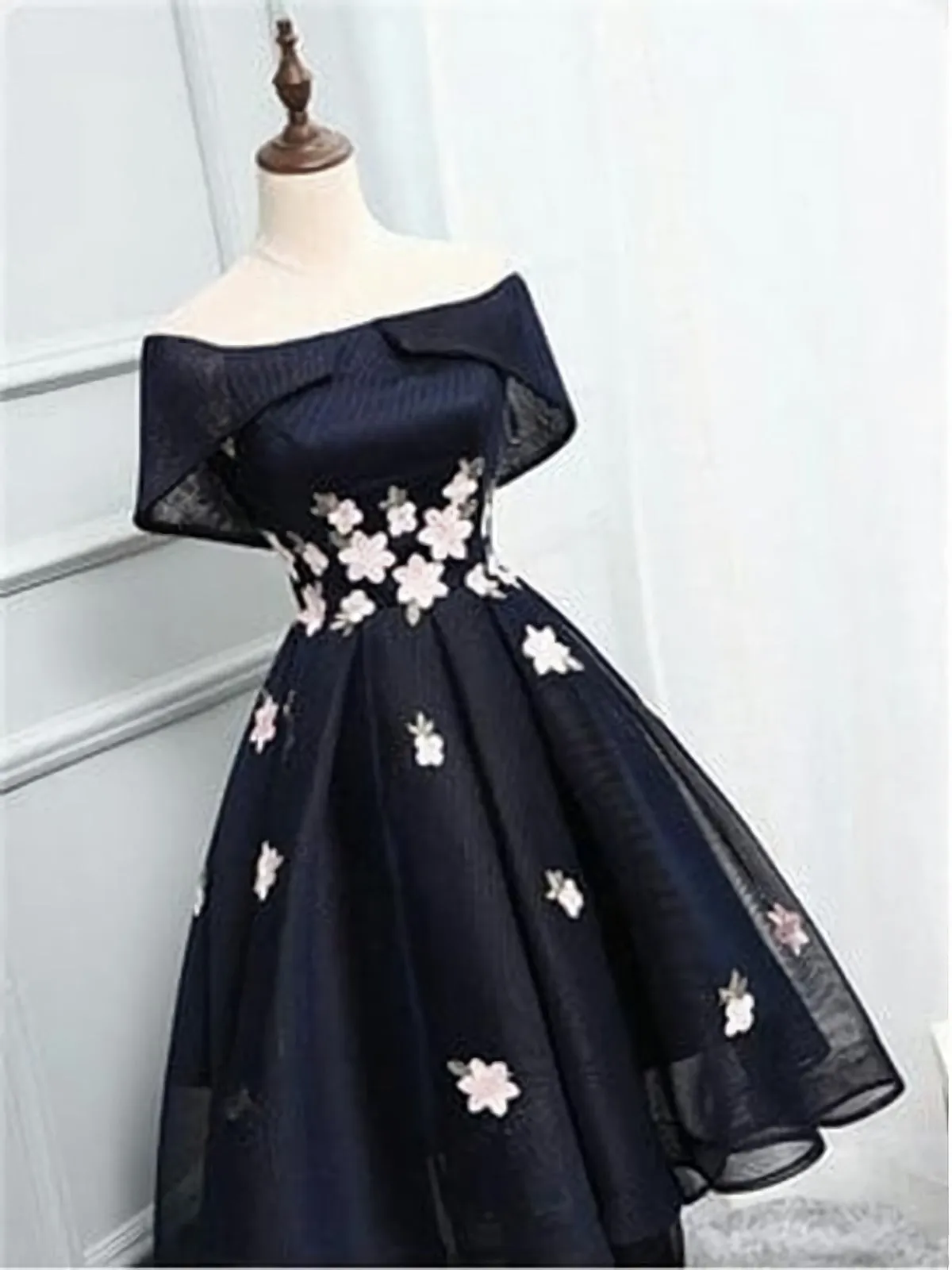 Off The Shoulder Black Organza Homecoming Dresses With Handmade Flower Short Homecoming Dresses